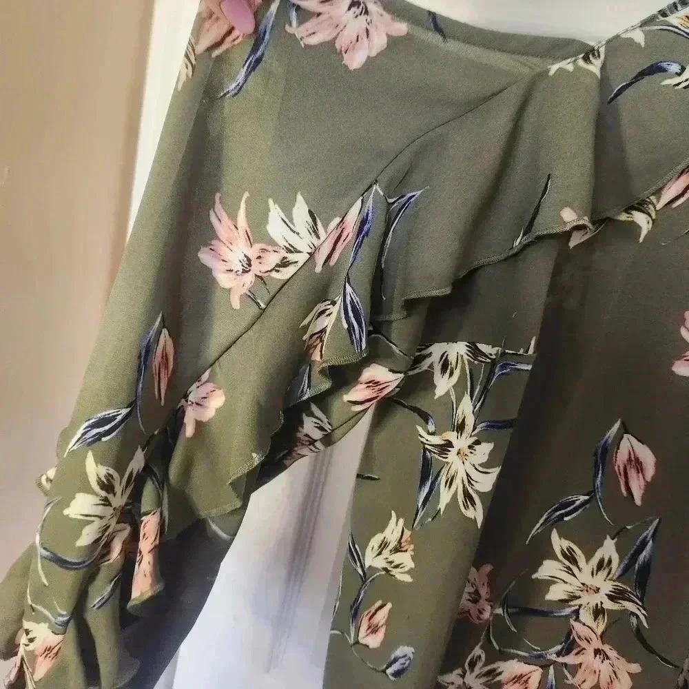 George Plus Size Olive Floral Cold Shoulder Top | Flowy Ruffle | 1X - Picture 6 of 11